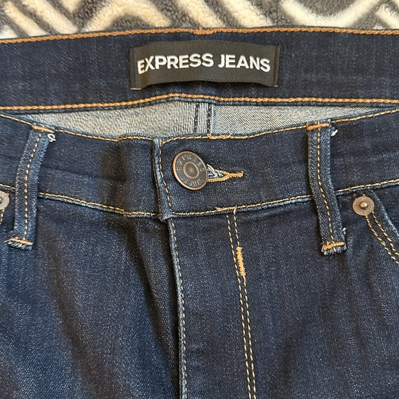 Express Mid Rise Legging 10 Short - Picture 3 of 7